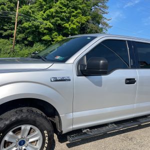 2019 FORD F-150 XLT photo 2