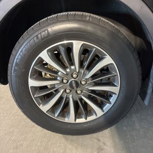 2023 Lincoln NAUTILUS STANDARD thumbnail 19