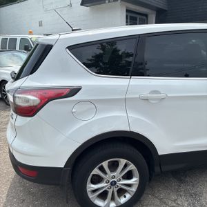 صورة 9 لـ 2017 FORD ESCAPE SE