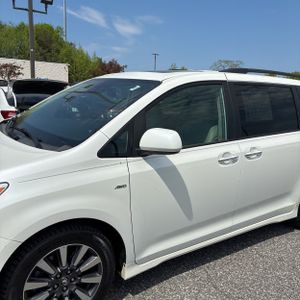 TOYOTA SIENNA - 2
