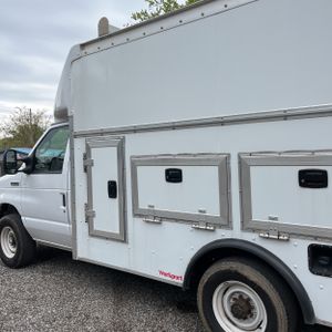 FORD E-350 CUTAWAY - 6
