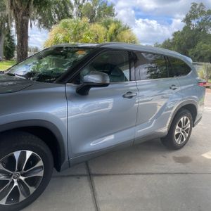 2022 Toyota HIGHLANDER XLE photo 3