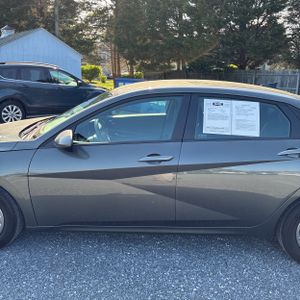 HYUNDAI ELANTRA SE - 4