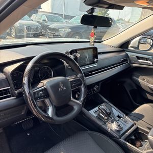 صورة 35 لـ 2023 Mitsubishi OUTLANDER ES