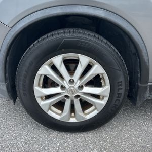 2015 Nissan ROGUE SV thumbnail 17