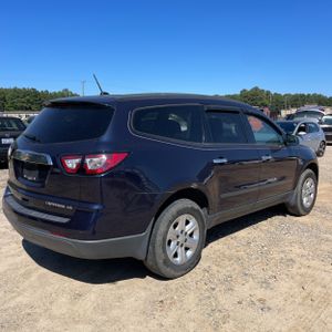 CHEVROLET TRAVERSE LS - 8