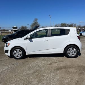 CHEVROLET SONIC LS AUTO - 3