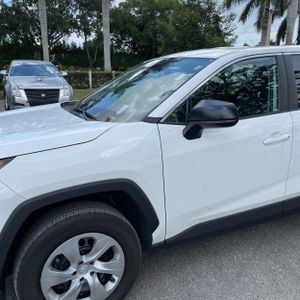 2025 Toyota RAV4 LE 照片 2