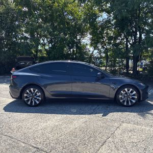 صورة 10 لـ 2025 Tesla MODEL 3 LONG RANGE