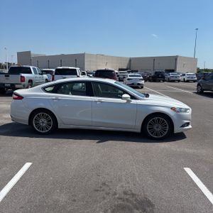 FORD FUSION SE - 10