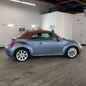 VOLKSWAGEN BEETLE CONVERTIBLE 2.0T FINAL EDITION SEL - 10