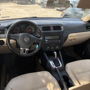 صورة 36 لـ 2011 Volkswagen JETTA SE