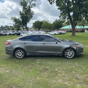 FORD FUSION SE - 10