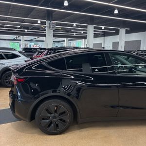TESLA MODEL Y LONG RANGE - 9