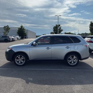 صورة 3 لـ 2015 Mitsubishi OUTLANDER SE