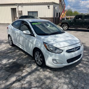 HYUNDAI ACCENT GLS - 10