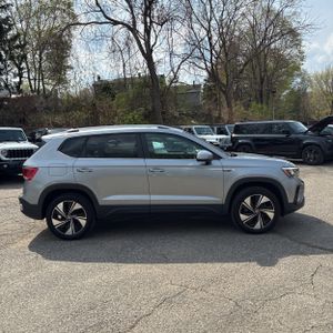 VOLKSWAGEN TAOS SE 4MOTION - 10