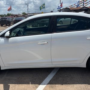 HYUNDAI ELANTRA SEL - 3