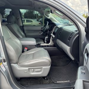 2016 Toyota SEQUOIA LIMITED — миниатюра 33