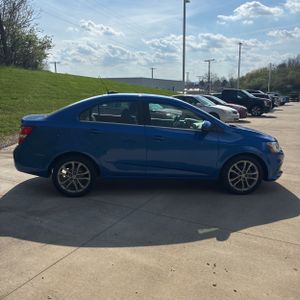 CHEVROLET SONIC LS - 10