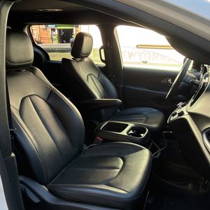 صورة 35 لـ 2025 Chrysler PACIFICA SELECT