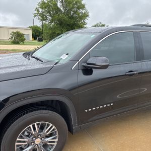 CHEVROLET TRAVERSE LT - 2