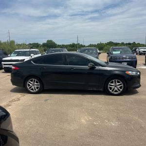 FORD FUSION SE - 10