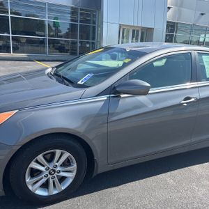 2013 Hyundai SONATA GLS 照片 2