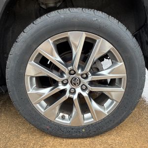 2021 Toyota RAV4 XLE PREMIUM thumbnail 18