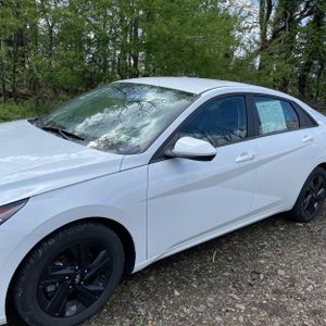 HYUNDAI ELANTRA SEL - 2