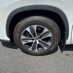 صورة مصغرة 17 لـ 2023 Toyota HIGHLANDER XLE