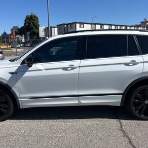 VOLKSWAGEN TIGUAN SE R-LINE BLACK - 4