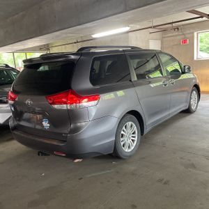 TOYOTA SIENNA - 8
