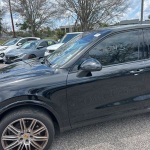 PORSCHE CAYENNE PLATINUM EDITION - 2
