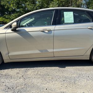 FORD FUSION SE - 4