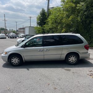 صورة 3 لـ 2005 Chrysler TOWN & COUNTRY LIMITED