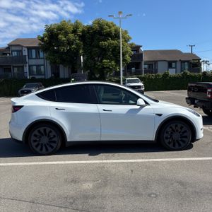 TESLA MODEL Y LONG RANGE - 10