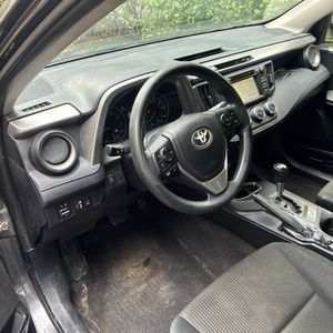 صورة 34 لـ 2017 Toyota RAV4 LE