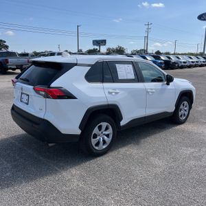 صورة 8 لـ 2024 Toyota RAV4 LE