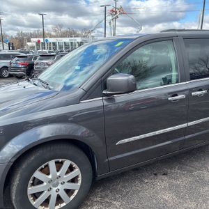 CHRYSLER TOWN AND COUNTRY TOURING - 2