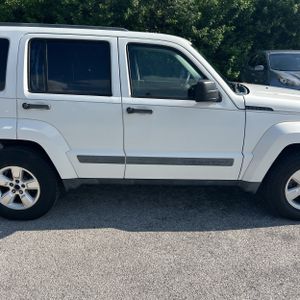 2010 JEEP LIBERTY SPORT — миниатюра 11