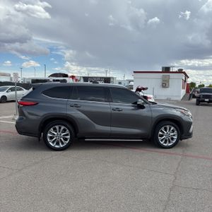 TOYOTA HIGHLANDER LIMITED - 10