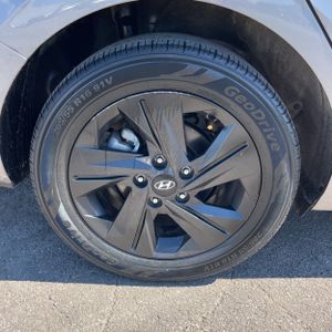 2021 Hyundai ELANTRA SEL — миниатюра 19