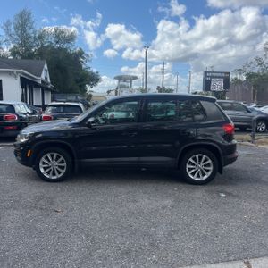 Volkswagen Tiguan S - 3