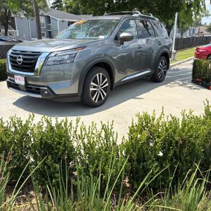 2025 Nissan PATHFINDER PLATINUM — фото 1