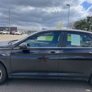 VOLKSWAGEN JETTA R-LINE - 4