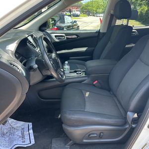 2017 Nissan PATHFINDER SV thumbnail 32