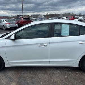 HYUNDAI ELANTRA VALUE EDITION - 4