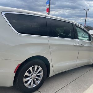 CHRYSLER PACIFICA TOURING - 9