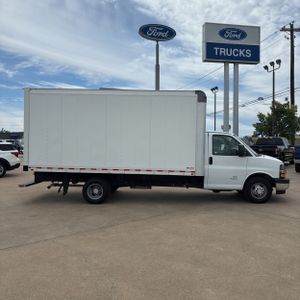 CHEVROLET EXPRESS 4500 - 10